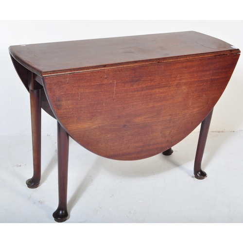 1538 - An early 19th century George III mahogany drop leaf Pembroke table having two drop leaved to either ... 