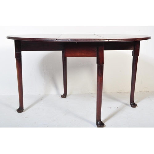 1538 - An early 19th century George III mahogany drop leaf Pembroke table having two drop leaved to either ... 