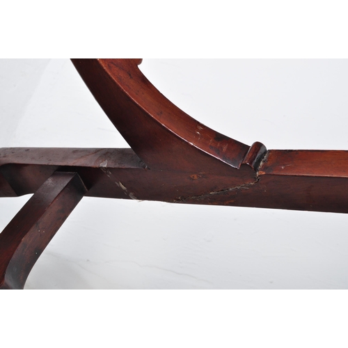 1582 - Edwardian early 20th Century mahogany double seater chair / bench. Having a curved back with repeati... 