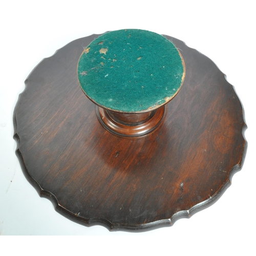 1640 - A 19th century Victorian walnut lazy Susan - serving tazza. Raised on turned column with pie crust -... 