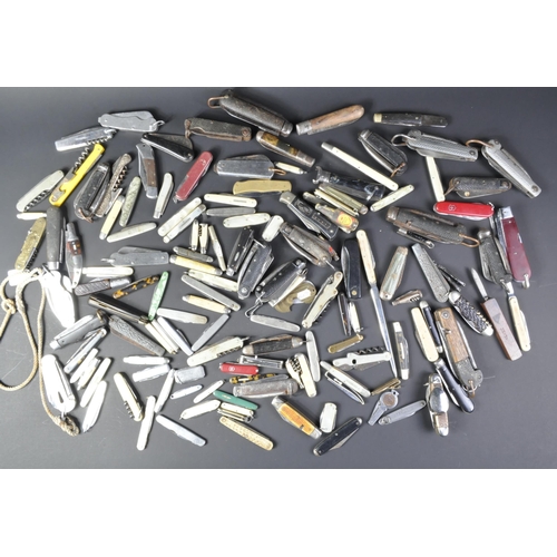 109 - A large collection of assorted vintage penknives / pocket knives. Examples to include British Milita... 