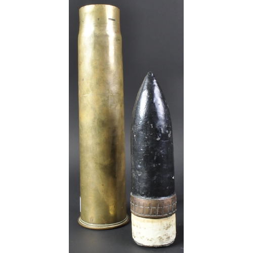 125 - A WWI First World War British (inert) 6 Pounder Hotchkiss cannon cartridge shell. The shell with bla... 