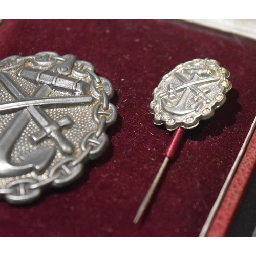 185 - A WWI First World War Imperial German Navy ( Kaiserliche Marine ) wound badge and lapel pin. A silve... 