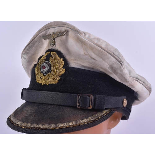 435 - A WWII Second World War Third Reich Nazi German Kriegsmarine Junior Officers peaked cap. White with ... 