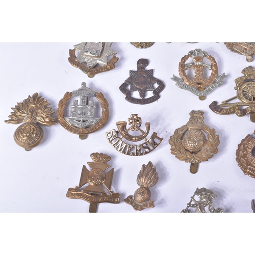 450 - Cap Badges - a large single-owner private collection of WWI First, WWII Second and earlier British A... 