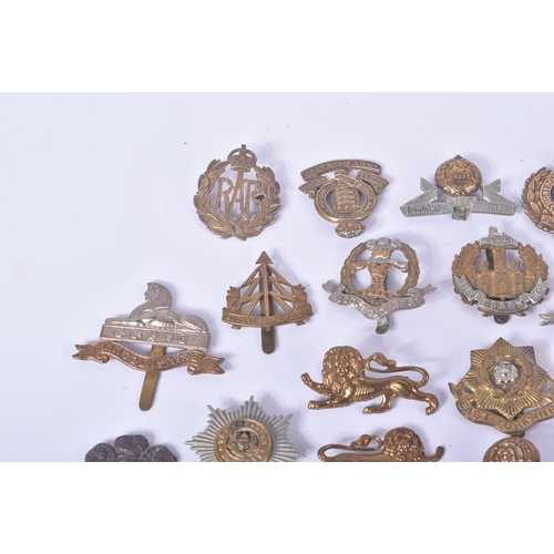 450 - Cap Badges - a large single-owner private collection of WWI First, WWII Second and earlier British A... 