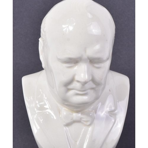 531 - Winston Churchill (1874-1965) - Wedgwood & Barlaston - a ceramic bust of Winston Churchill, with a c... 