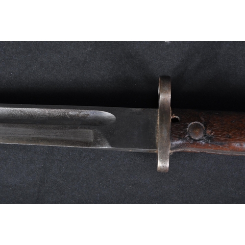 86 - A WWII Second World War period Belgian FN Herstal made M24 export bayonet. Hooked steel pommel with ... 