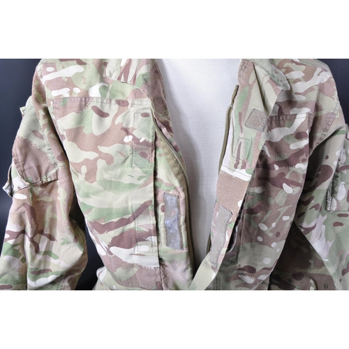 91 - A 20th Century British Army Paratroopers Bomb Disposal combat uniform shirt / jacket. Lightweight ca... 