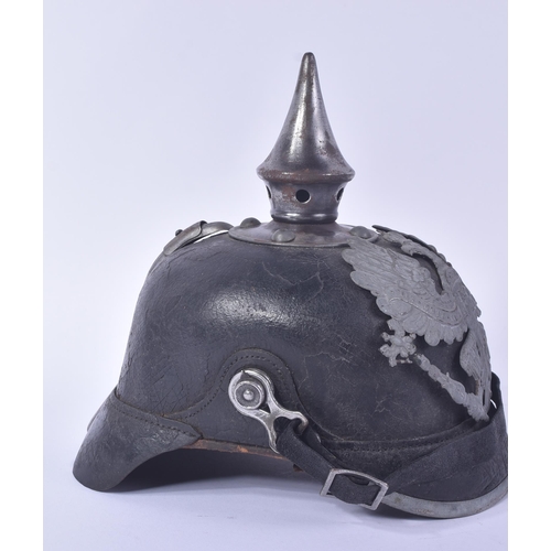 140 - A WWI First World War Imperial German Army / Prussian M15 pickelhaube uniform helmet. Leather constr... 