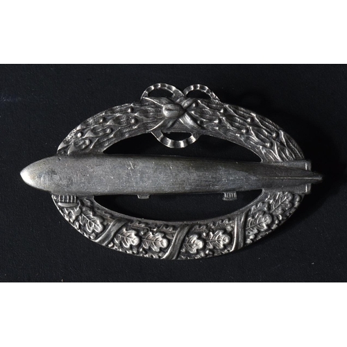 161 - A post WWI First World War Imperial German Army Zeppelin badge. Horizontal oval shape with an airshi... 