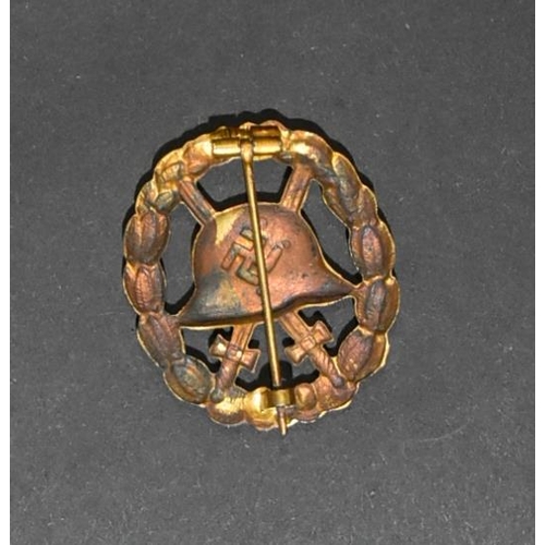 181 - A pre WWII Second World War / Spanish Civil War period German Condor Legion wound badge. The badge b... 