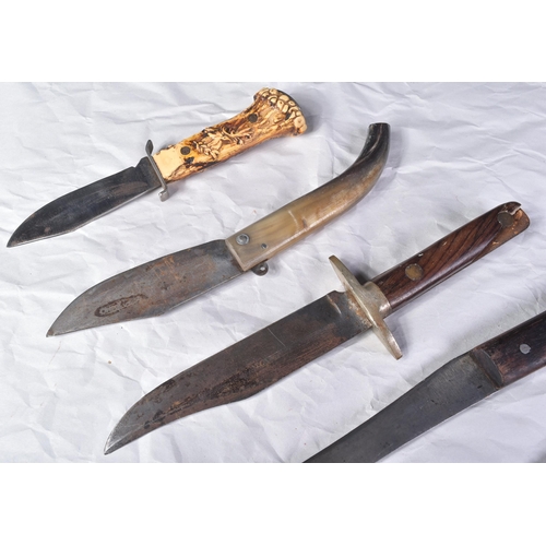 308 - A collection of x5 assorted vintage hunting knives / boot knives. Various examples to include; Willi... 