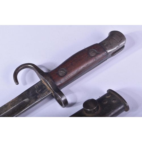 355 - An original WWI First World War era 1907 pattern SMLE / Lee Enfield sword bayonet. The bayonet havin... 