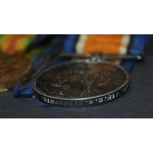 362 - A WWI First World War medal duo awarded to one 39471 Pte G.W. S. Roberts of The Devon Regiment. Meda... 