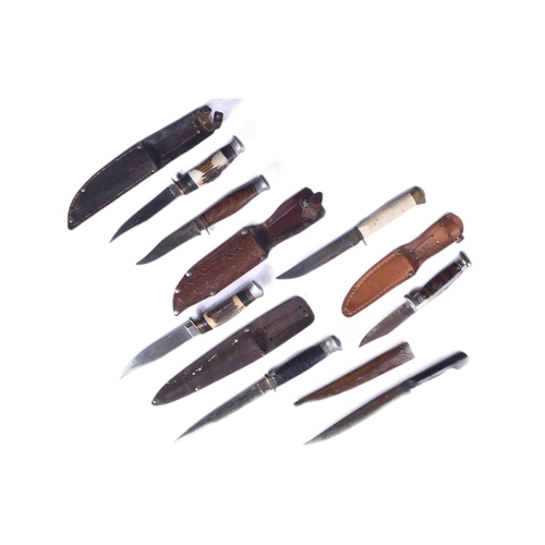 447 - A collection of x7 vintage boot knives / hunting knives. Various examples of William Rodgers style k... 