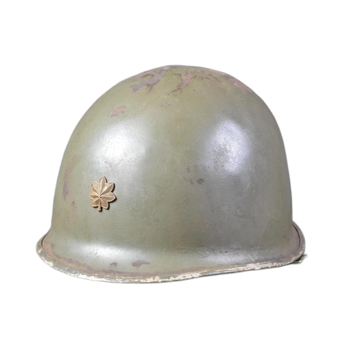 45 - A WWII Second World War US United States Army Major Officers M1 steel combat helmet. Swivel bale exa... 