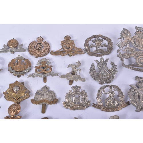 450 - Cap Badges - a large single-owner private collection of WWI First, WWII Second and earlier British A... 