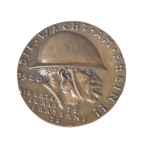 70 - A post WWI First World War German ' The Watch On The Rhine ' propaganda medal. Struck in bronze and ... 