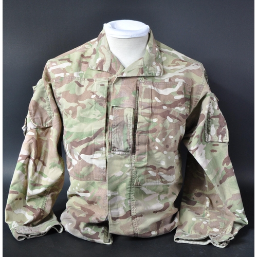 91 - A 20th Century British Army Paratroopers Bomb Disposal combat uniform shirt / jacket. Lightweight ca... 