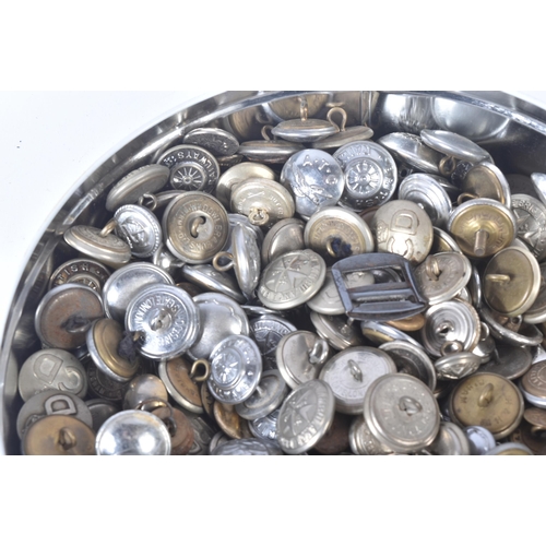 99 - A large collection of assorted WWII Second World War and later uniform buttons of Military interest ... 