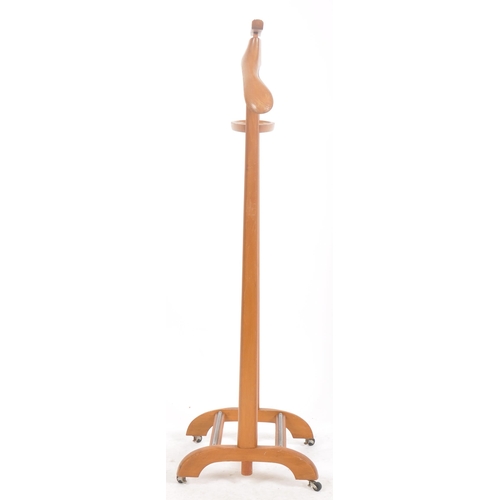 145 - Fratelli Reguitti for Brevettato - A mid 20th Century Italian butler valet gentlemen's stand having ... 