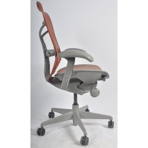 149 - Studio 7.5 - Herman Miller - Mirra 2 - A retro late 20th Century swivel desk office chair having adj... 