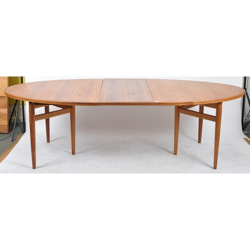 160 - Arne Vodder for Sibast Furniture - Model 212 - A retro mid 20th Century Danish teak wood extending d... 