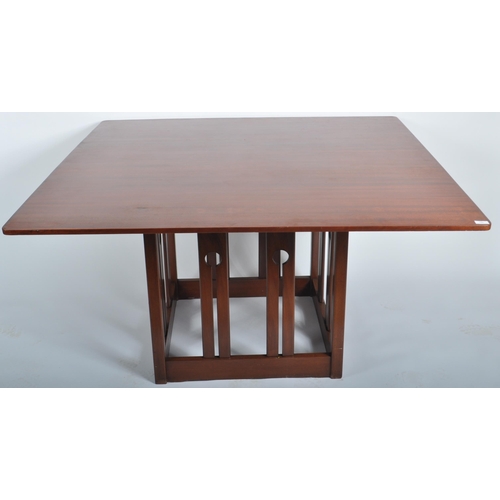 190 - Charles Rennie Mackintosh (manner of) - A vintage 20th Century Art & Craft solid teak dining table h... 