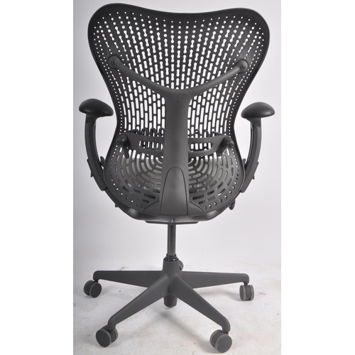 235 - Studio 7.5 - Herman Miller - Mirra 2 - A retro late 20th Century swivel desk office chair having adj... 