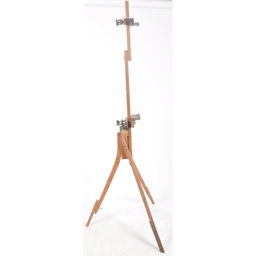 236 - A large retro vintage mid 20th Century oak artist easel painting stand having an adjustable bracket ... 