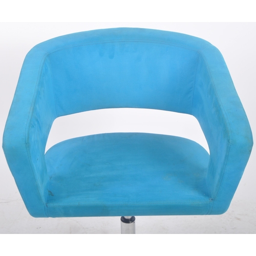 328 - A Contemporary designer swivel office chair / lobby chair armchair having a shaped arm and backrest ... 