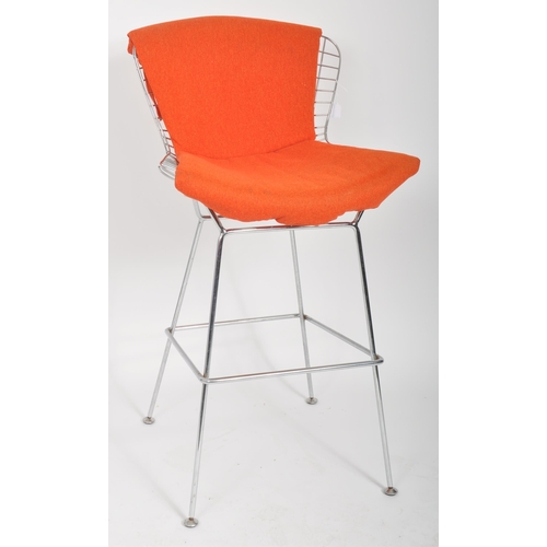 387 - Harry Bertoia (manner of) - A 20th Century industrial polished metal wire work bar chair / stool cha... 