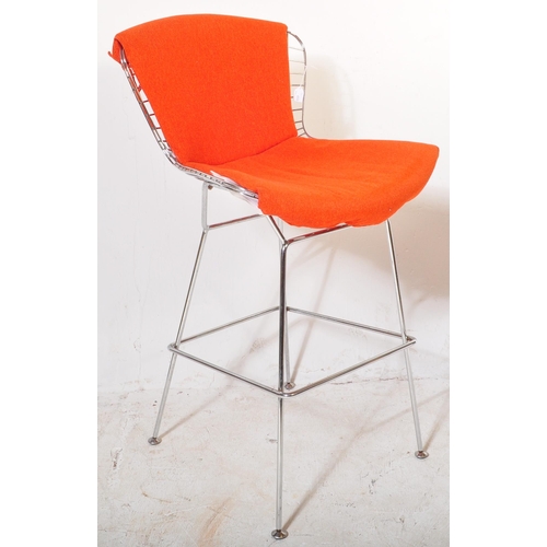 387 - Harry Bertoia (manner of) - A 20th Century industrial polished metal wire work bar chair / stool cha... 