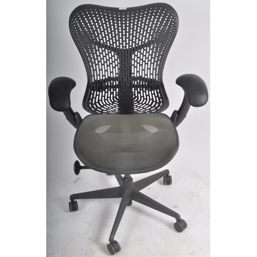 39 - Studio 7.5 - Herman Miller - Mirra 2 - A retro late 20th Century swivel desk office chair having adj... 