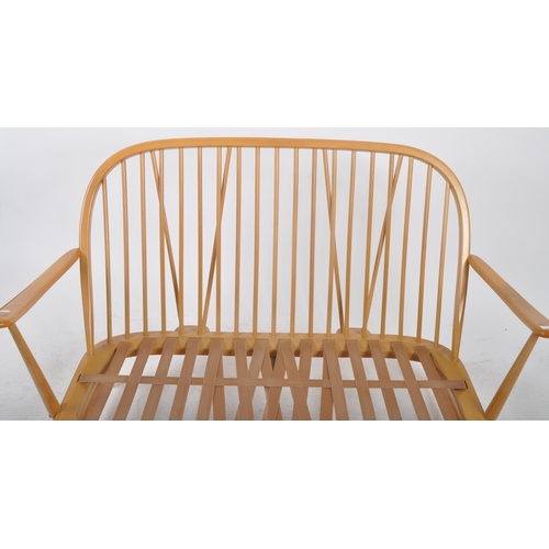 396 - Lucian Ercolani - Ercol - Windsor - 203/3 - A retro vintage 1960s beech and elm two-seater sofa sett... 