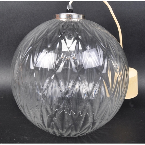 411 - A retro vintage mid 20th Century Danish glass ball lamp ceiling light of globe form. Clear glass wit... 