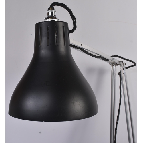 420 - Hadrill Horstmann - A large retro vintage 20th Century work desk lamp light. Counterbalance adjustab... 