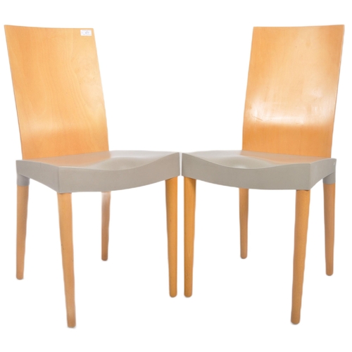 477 - Philippe Starck for Kartell - Miss Trip - A pair of Contemporary dining chairs with each having a be... 