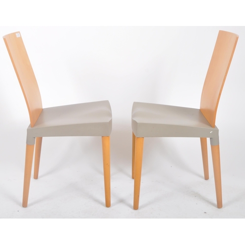 477 - Philippe Starck for Kartell - Miss Trip - A pair of Contemporary dining chairs with each having a be... 