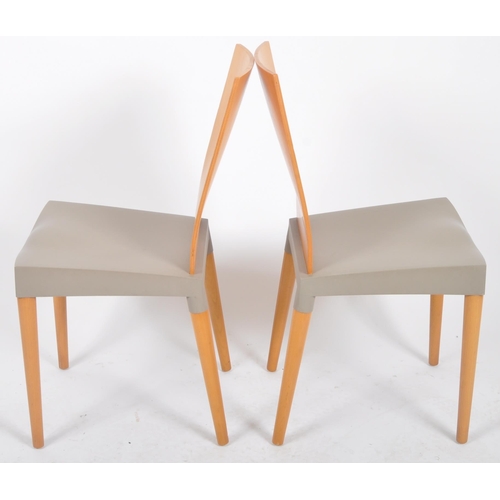 477 - Philippe Starck for Kartell - Miss Trip - A pair of Contemporary dining chairs with each having a be... 