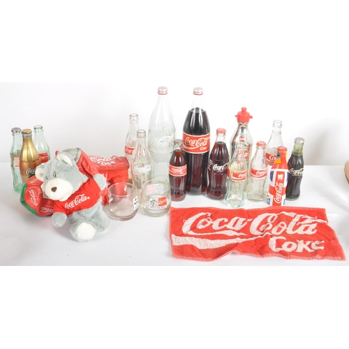 509 - Coca Cola - A selection of vintage 20th Century Coca Cola merchandise / advertising pieces to includ... 