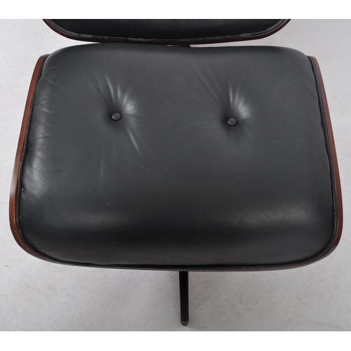 58 - After Charles & Ray Eames - Herman Miller - Lounge Chair - A late 20th century Eames style retro vin... 