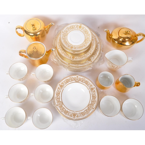 132 - Royal Worcester -Hyde Park - A vintage 20th century bone china Royal Worcester tea and dinner servic... 