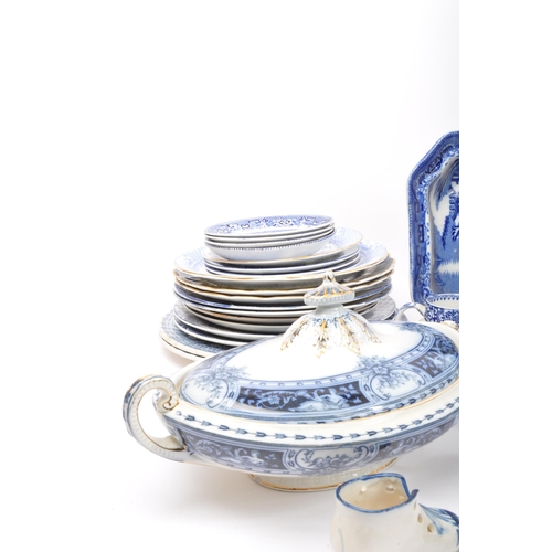 140 - A large collection of vintage 19th Century and later blue & white china porcelain items. To include;... 