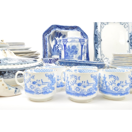 140 - A large collection of vintage 19th Century and later blue & white china porcelain items. To include;... 