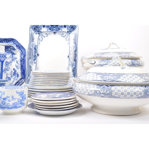 140 - A large collection of vintage 19th Century and later blue & white china porcelain items. To include;... 