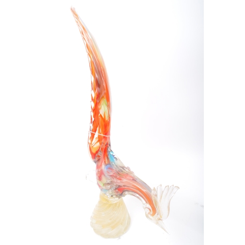 141 - A retro vintage 20th Century Murano Italian glass cockerel. Together with two murano glass fish scul... 