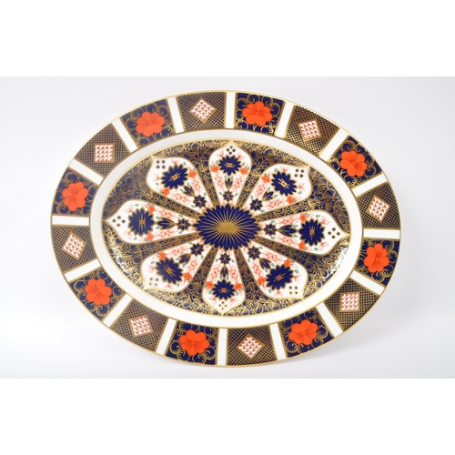 17 - A contemporary 2006 Royal Crown Derby china oval serving platter in the Old Imari pattern. Stamped t... 