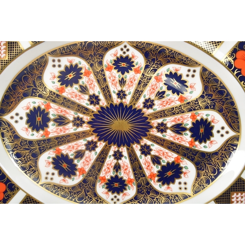 17 - A contemporary 2006 Royal Crown Derby china oval serving platter in the Old Imari pattern. Stamped t... 